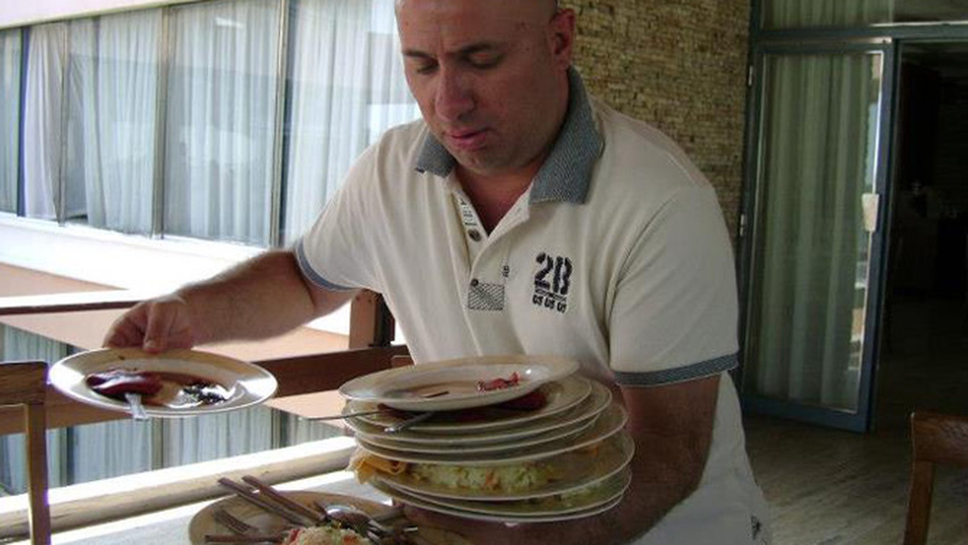 Fotografii de colectie cu Chef Scarlatescu! "Fiorosul" de la Master Chef, as la debarasat mesele