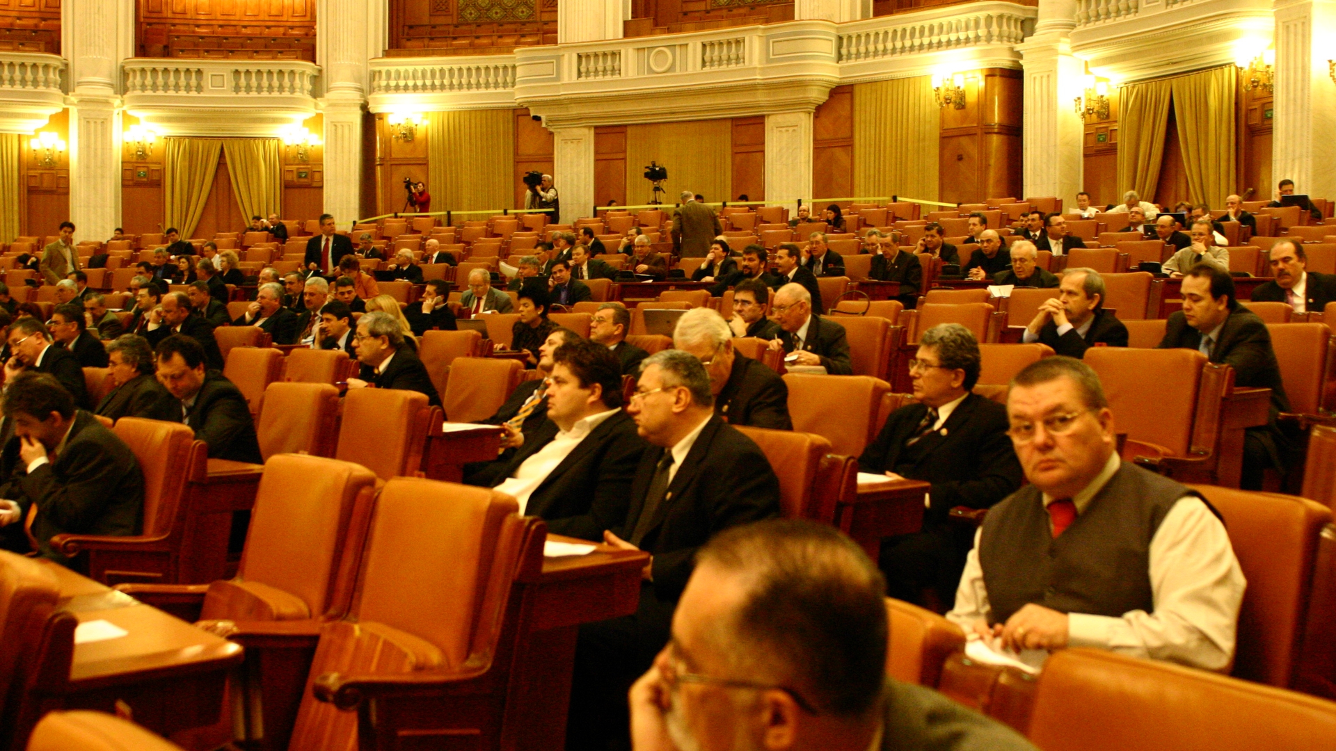 Sondaj: 4 din 5 români sunt de acord ca proiectul Roşia Montană sa fie dezbatut în Parlament
