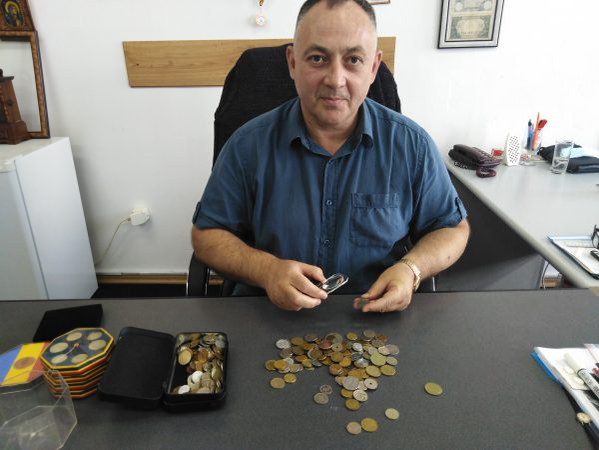 Florin Antonescu a strâns monede din 100 de țări