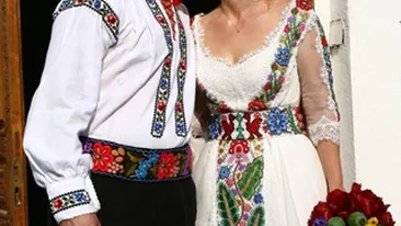 Cea mai neobisnuita rochie de mireasa a verii! Nici nu iti trece prin cap ce a purtat Elena Lasconi la nunta!