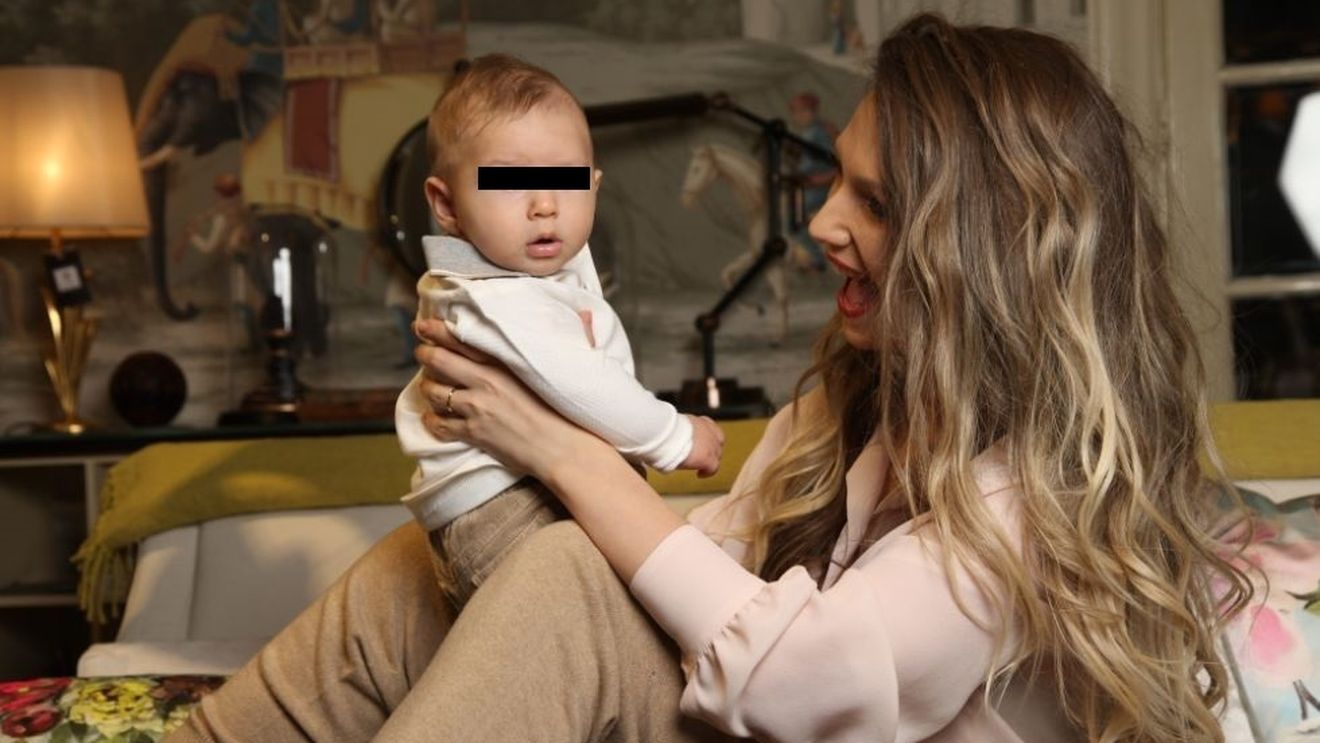 Adela Popescu a recunoscut! Şi-a umplut casa de bărbaţi în lipsa lui Radu Vâlcan!