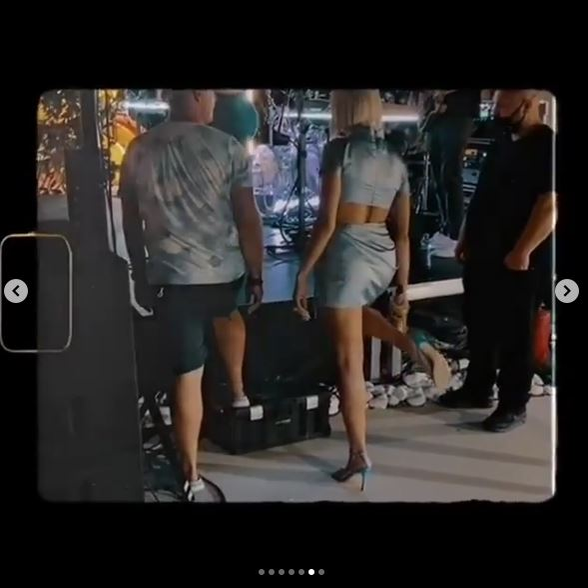 Lidia Buble a încins Instagram-ul după ce a ridicat picioarele în timp ce purta o fustă mini! Are sau nu lenjerie intimă?!