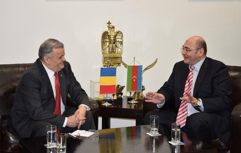 Fostul primar al sectorului 2, Neculai Onţanu, şi Farid Abdinbayov