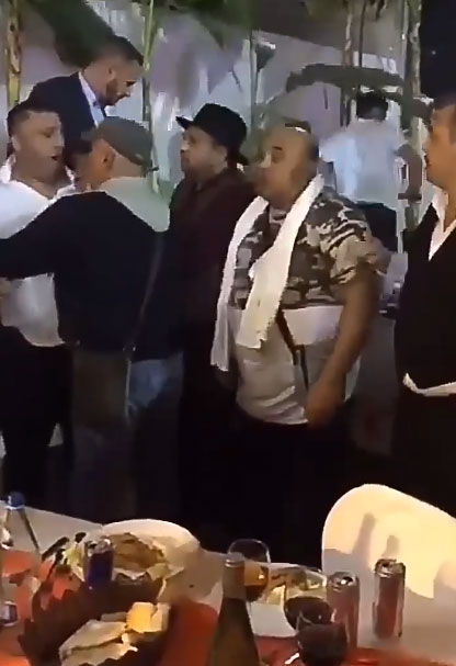 Agresorul a fost cu greu calmat de apropiați