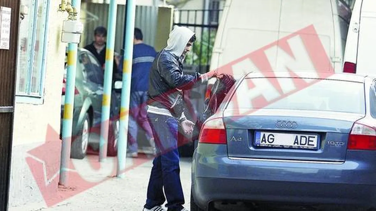 Liviu Varciu isi repara singur masina