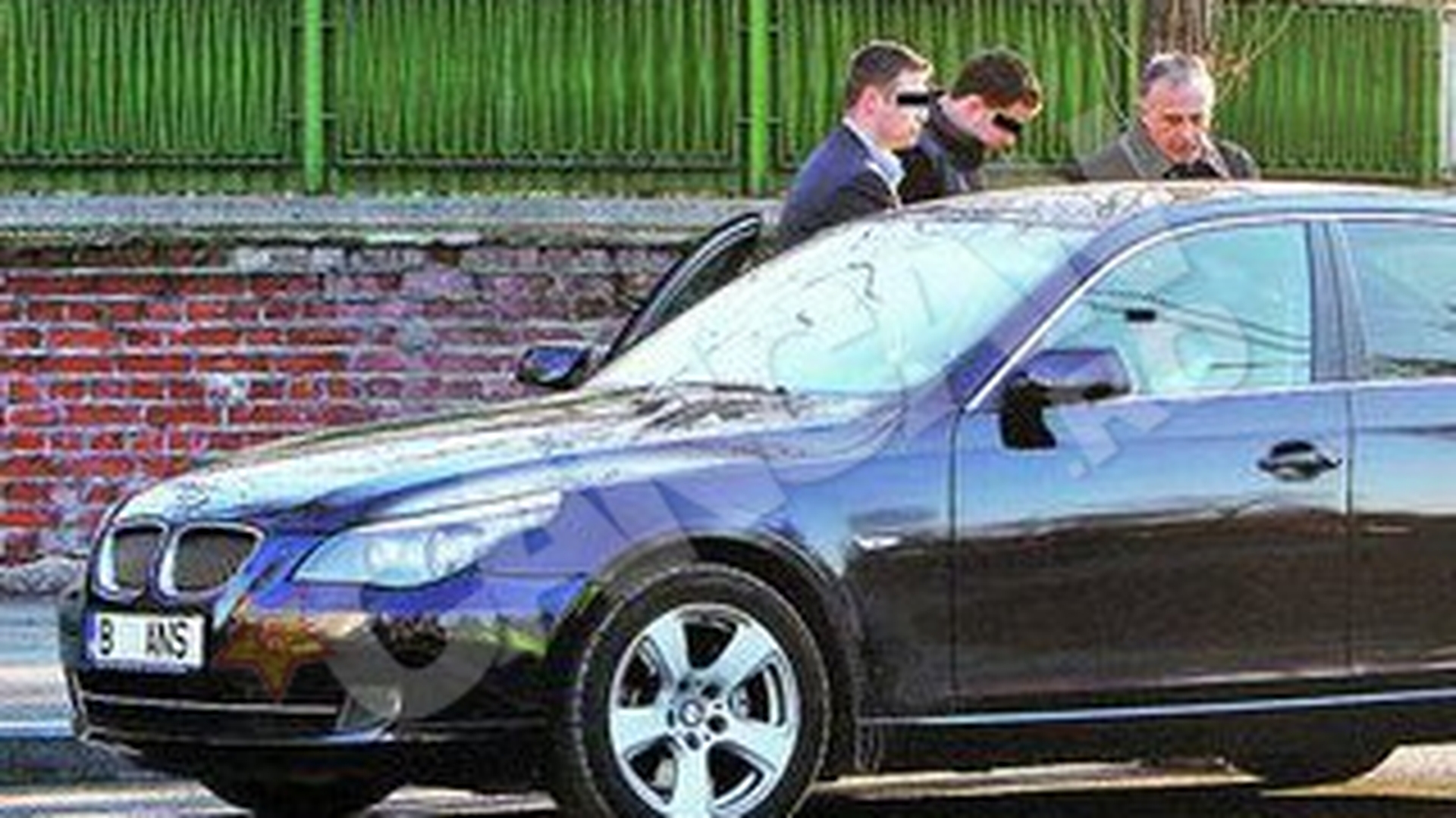 Mircea Geoana, vizita-fulger acasa la mama-soacra. Alo, SPP? O masina, va rog!