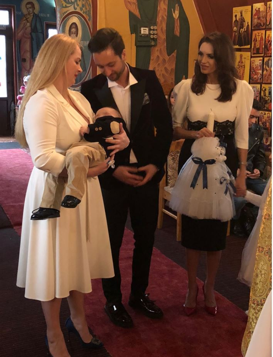 Galerie foto. Delia Antal și-a botezat băiețelul! O cântăteață cunoscută și un om de afaceri au fost nași: ”De mult mi-a zis că…”
