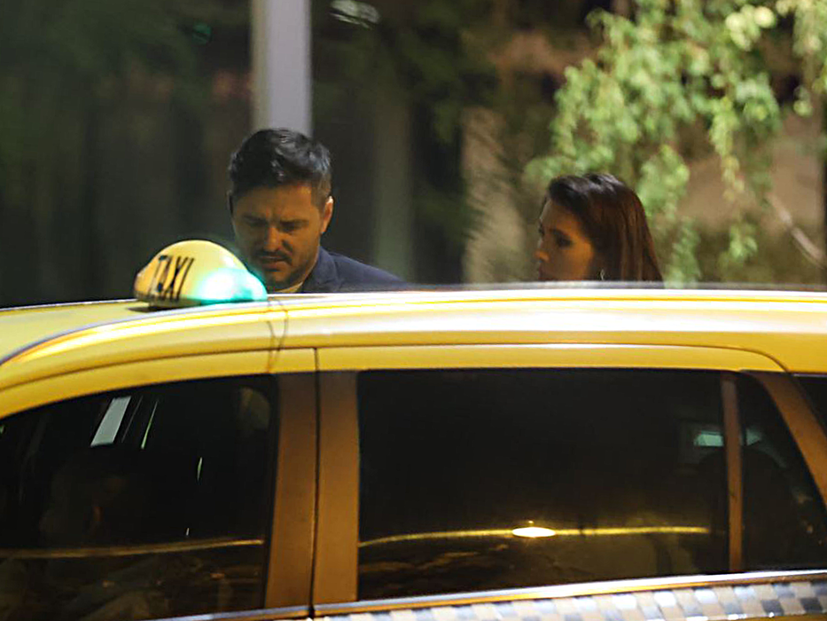 Liviu Vârciu și Anda Călin se pregătesc să intre în taxi (Foto: CANCAN.RO)