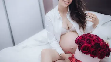 O cunoscută cântăreață din România, şedinţă foto incendiară înainte de a naşte! S-a dezbrăcat de haine și a arătat TOT: ”Sunt cea mai fericită”