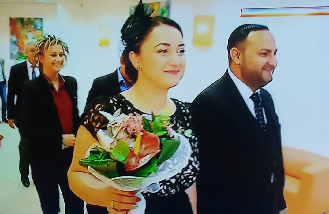 ANAMARIA PRODAN şi LAURENŢIU REGHECAMPF sunt naşi pentru a 48-a oară! Au cununat-o pe nepoata lui MIRCEA SANDU