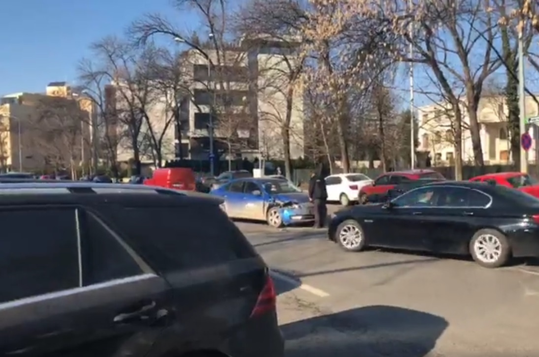 ULTIMA ORA! Dan Diaconescu, implicat intr-un accident rutier in Bucuresti! Imagini  LIVE