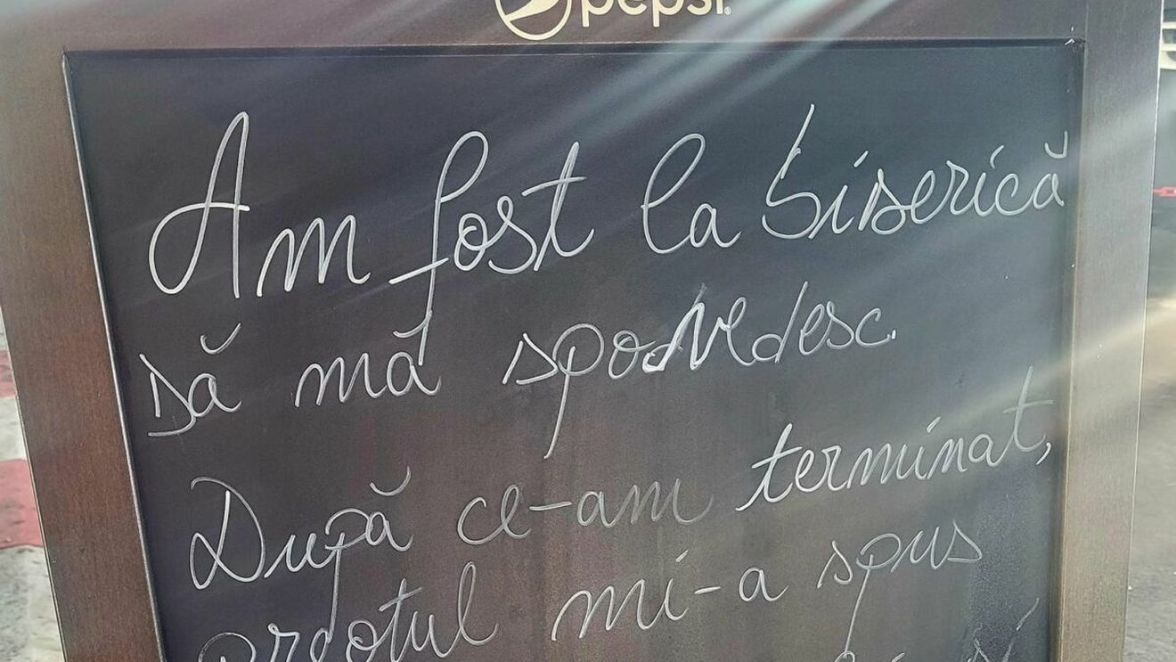 Mesajul viral scris pe tăblița de intrare al unui restaurant! Clienții au izbucnit în râs când au citit