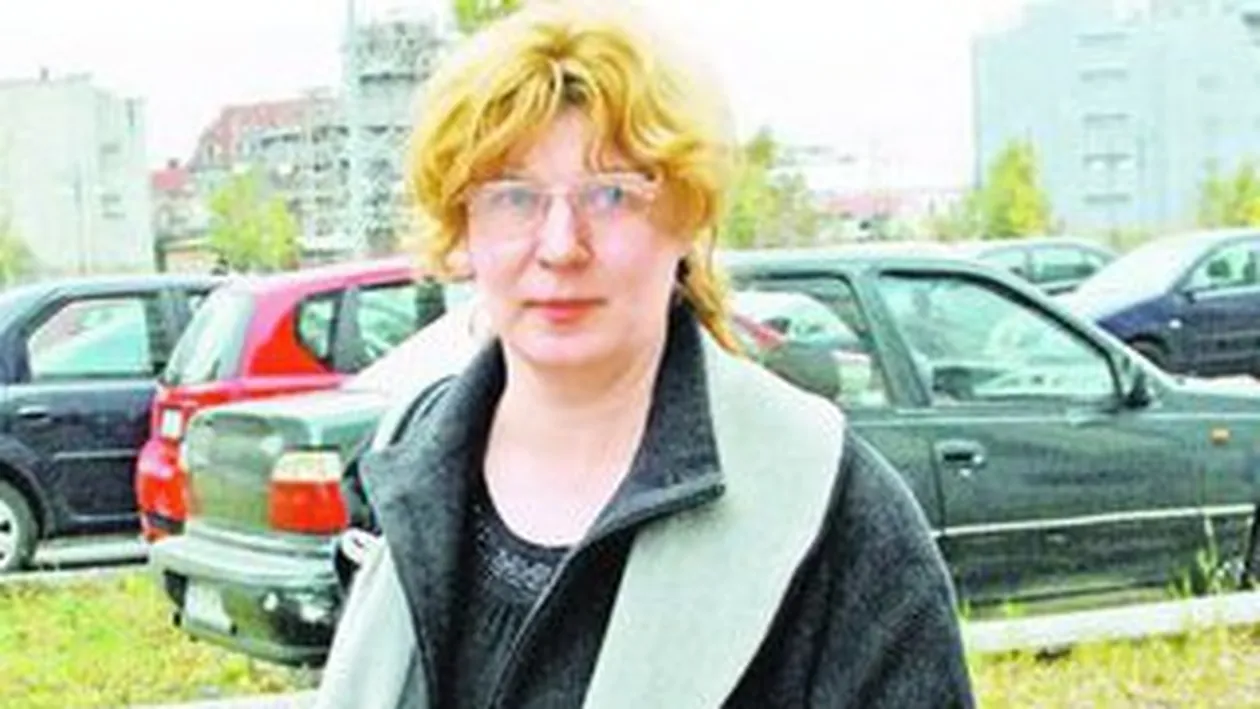 Grefiera Andreea Barlea, la inmormantarea Ioanei Paunescu. Si-a condus sora vitrega pe ultimul drum