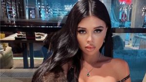 Povestea incredibilă a femeii care la 37 de ani arată ca o adolescentă. Ekaterina a fugit de acasă când avea doar 16 ani, iar la 18 a devenit pentru prima oară mamă