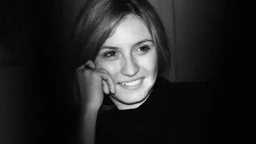 Scene de groaza la priveghiul galatencei moarte in Colectiv. Ce au strigat prietenii la unison. Mama si iubitul au lesinat