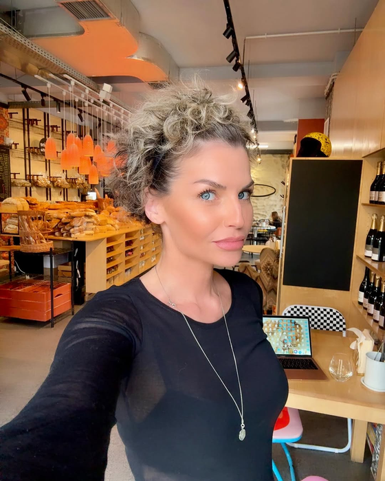 Oana Mareș și-a deschis brutărie în Capitală! Câți lei costă ”pâinea lui Dumnezeu”: ”Ne-am dorit o afacere de familie”