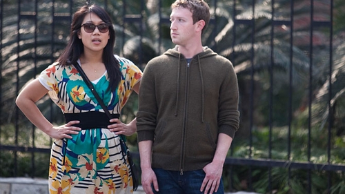 Hai-hui prin Beijing! Fondatorul Facebook, cu iubita in China!