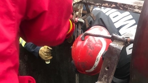 O tânără din județul Suceava a căzut într-o fântână adâncă de 28 de metri. Cum a decurs operațiunea de salvare | Foto + VIDEO