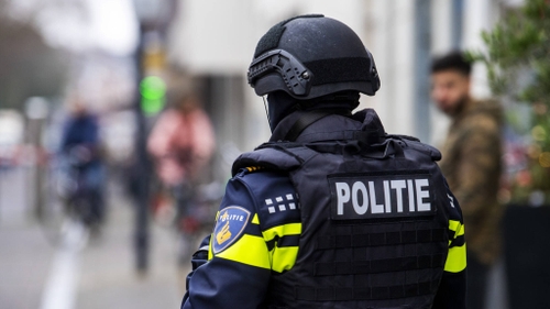 Tânărul bănuit că i-a tăiat gâtul iubitei cu un topor și apoi a fugit, arestat preventiv