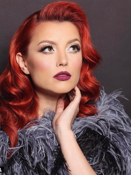 Elena Gheorghe îşi creştinează fetiţa! Detalii despre botezul Bebelindei