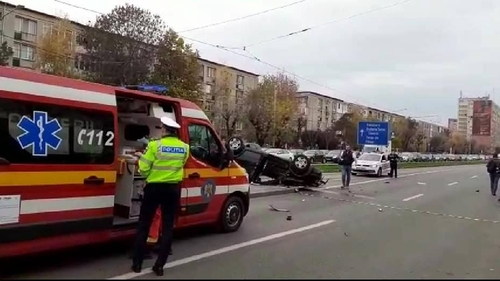 Patru pietoni care așteptau tramvaiul, spulberaţi pe o stradă din Craiova