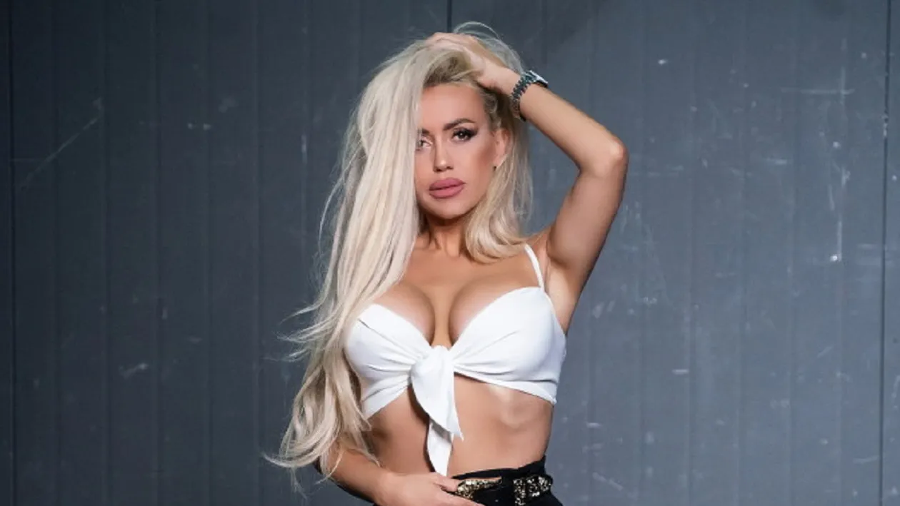 Cum s-a îmbrăcat Anda Adam, pe pârtia de schi. Turiștii au crezut că nu văd bine