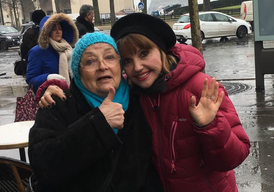 Îl mai știi pe clovnul Hapciu? Cum arată acum fosta colegă a lui Dan Bittman și a Ancăi Țurcașiu de la emisiunea „Ba da, ba nu” din anii ’90