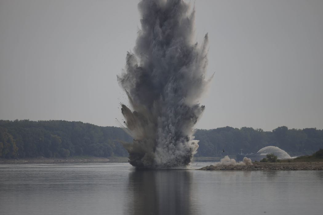 Detonare controlată pe Dunăre în județul Călărași, 3 august 2026. Inquam Photos / George Călin