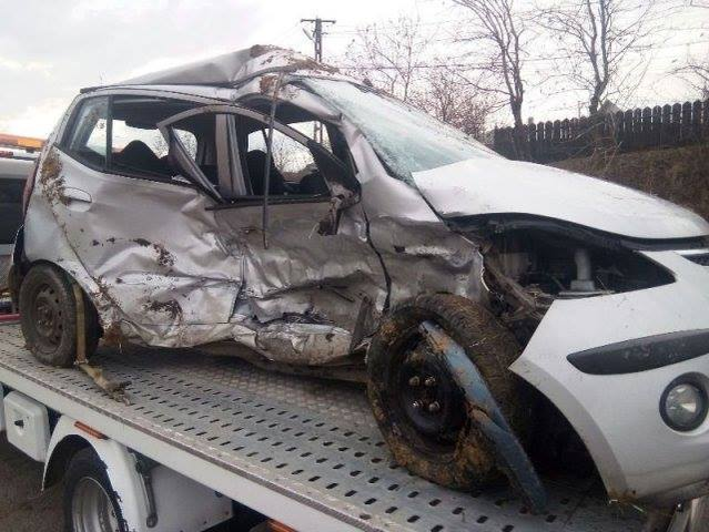 Maşina în care se afla tânăra care a murit