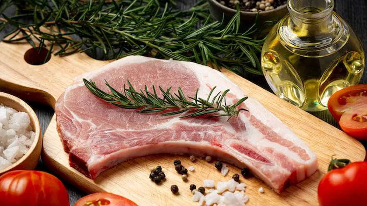 Pericol alimentar înainte de Crăciun! Carnea din piețe, infectată cu salmonella