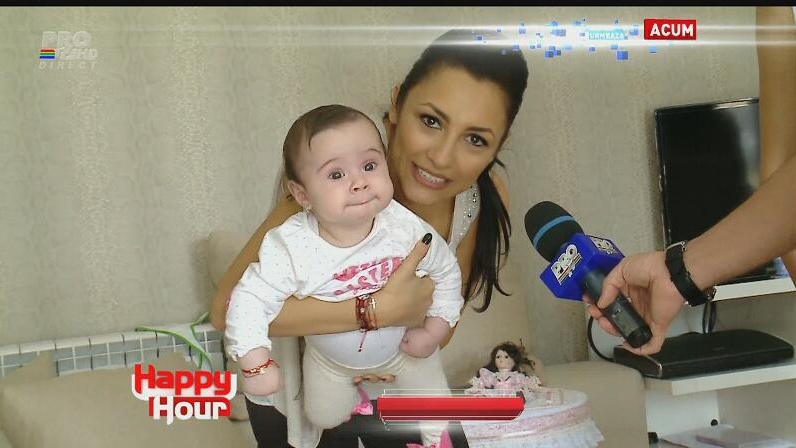 La o zi de la botez, Andra i-a făcut baie fetiţei lui Pepe în apă în care a pus aur şi miere, să-i fie viaţa dulce!