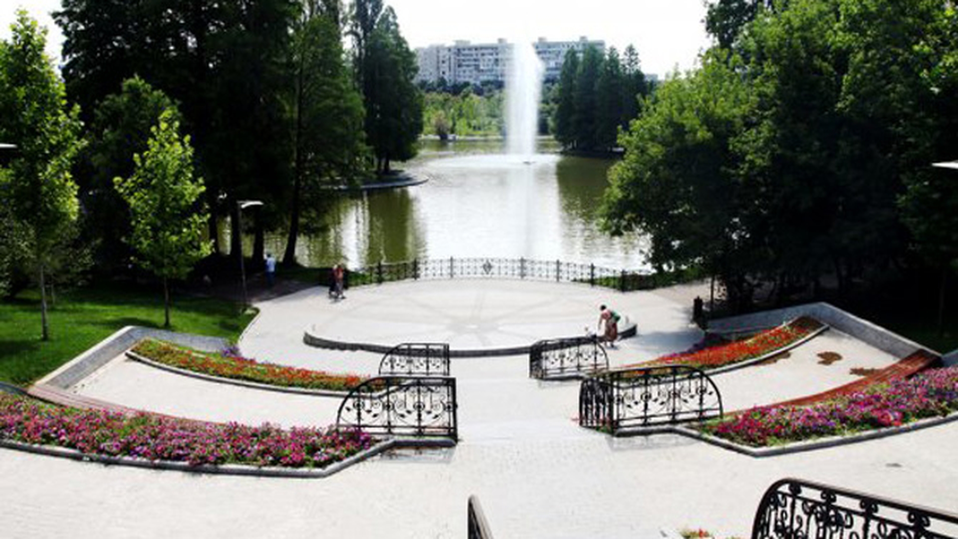 25.000 de persoane au invadat Parcul Al.I. Cuza pentru a viziona filme in aer liber
