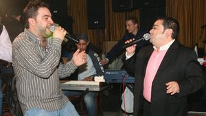 O nouă lovitură pentru FLORIN SALAM! Gestul naşului său, ADI MINUNE, i-a uimit pe toţi maneliştii