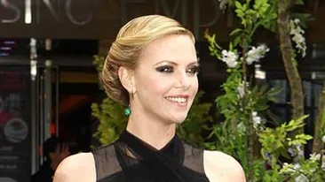 Una dintre cele mai sexy actrite din lume face dezvaluiri-soc: Din cauza unui icter, nu am avut dinti pana la 11 ani. Imi putrezisera toti!