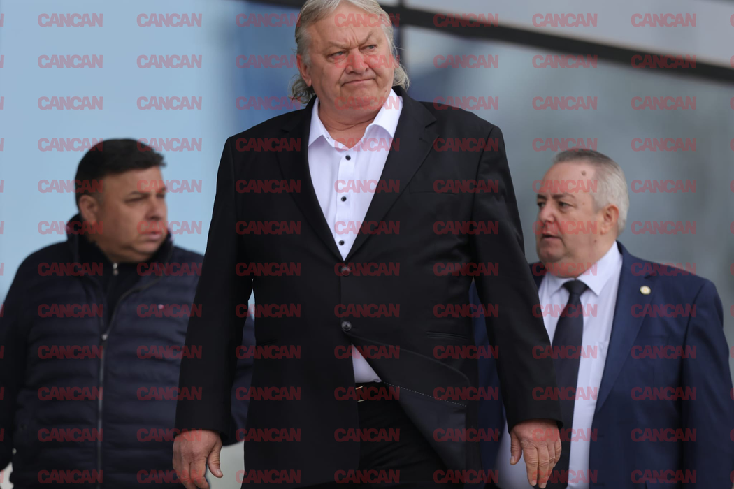 Politicieni, foști jucători și sute de fani își iau rămas bun de la Mircea Lucescu. Ultima zi de omagiu pe Arena Națională