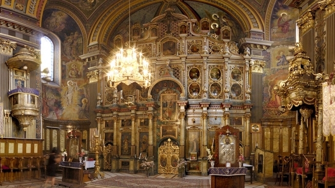 Caz revoltător în Episcopia Sălajului! O femeie sărmană a murit de cancer, lăsând doi copilaşi în urmă, dar când soţul ei s-a dus la preot...