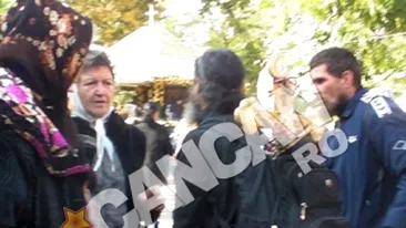 VIDEO Aparitie misterioasa la moastele Sf.  Nectarie! Le-a dat sa pupe crucea, dar nu era ce a crezut toata lumea ca e!