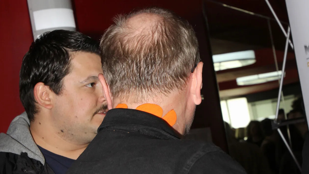 Aparitie neobisnuita a lui Toni Grecu! Are probleme de sanatate si poarta bandaje la gat!