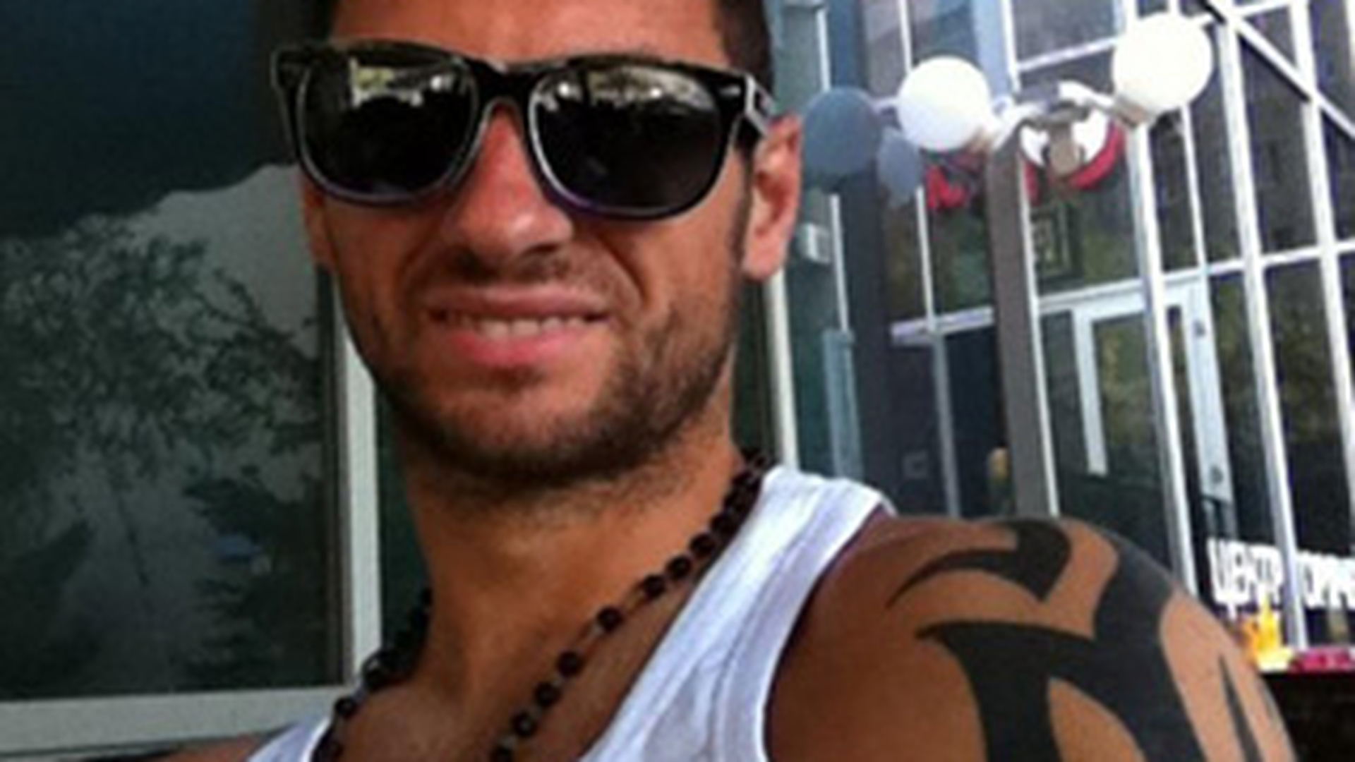 El e cel mai mare cocalar dintre fotbalistii romani Vezi ce fost jucator al Stelei il face pe Romeo Fantastik sa para stilat!