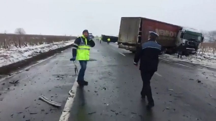 Cutremurător. Un bărbat s-a sinucis după ce și-a înjunghiat soția. S-a urcat la volan, a intrat pe contrasens și…