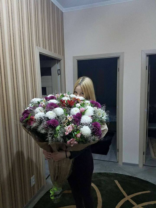 Victoria a fost model şi este sexy-secretara ”Avocatului de un milion de dolari”