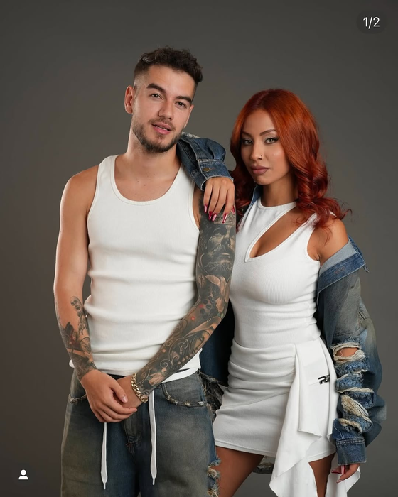 Vedeta din imagine a crescut și a ajuns la Power Couple! Recunoști cine e tânărul din poze?