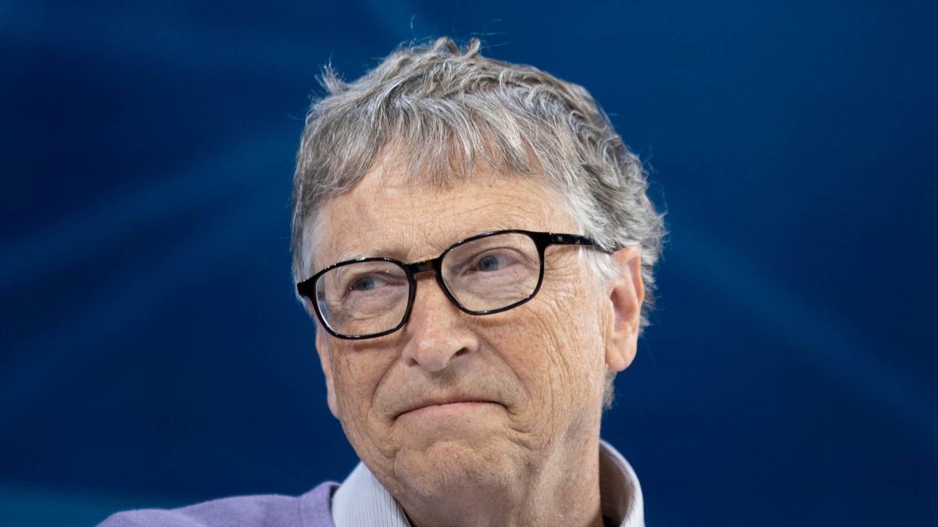 Fostul asistent al lui Bill Gates a ajuns pe locul 5 în topul celor mai bogați oameni din lume. Mai are puțin și își depășește fostul patron