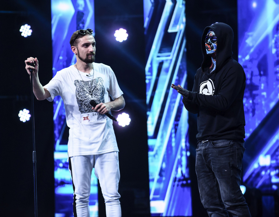 Prima apariție publică a lui Carla’s Dreams, după ce paparazzii CANCAN.RO l-au surprins fără mască. A făcut duet unic cu un DJ din Chișinău