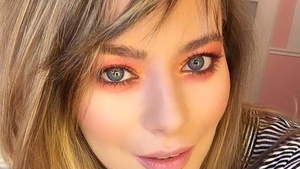 LAURA COSOI i-a lăsat mască pe toţi! S-a pozat fără lenjerie intimă