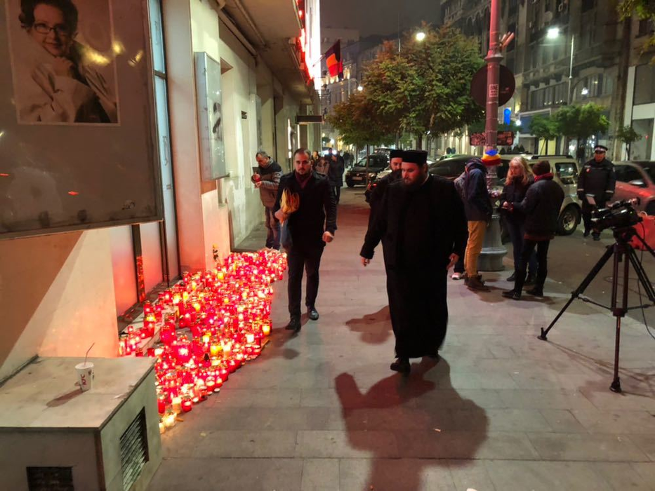 Colegii şi prietenii au venit să-şi ia rămas bun de la Stela Popescu! CANCAN.ro transmite imagini live de la priveghi
