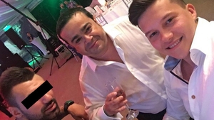 „Prinţişorul“ de la Tărtăşeşti a spart puşculiţa lui tati şi s-a ”spart” cu Adi Minune vineri noaptea