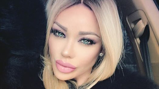 BIANCA DRĂGUŞANU s-a fotografiat din nou fără pic de machiaj, iar toată lumea a rămas mută de uimire. Vezi cum arată iubita lui VICTOR SLAV