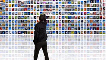 Nu ma pot lipsi este ecranul de televizor! In masina, la semafor, butonez canalele de TV - Vezi ce vedeta isi recunoaste dependenta