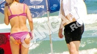 Andreea Antonescu s-a dus cu tot neamul pe litoral!